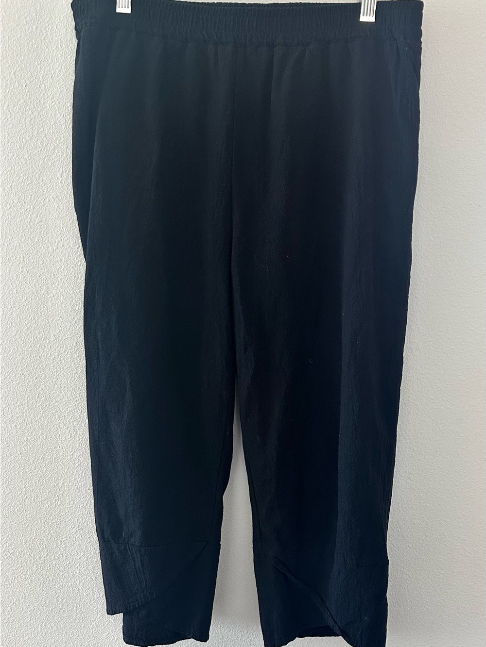Women’s Black Elastic-Waist Casual Cotton Capris